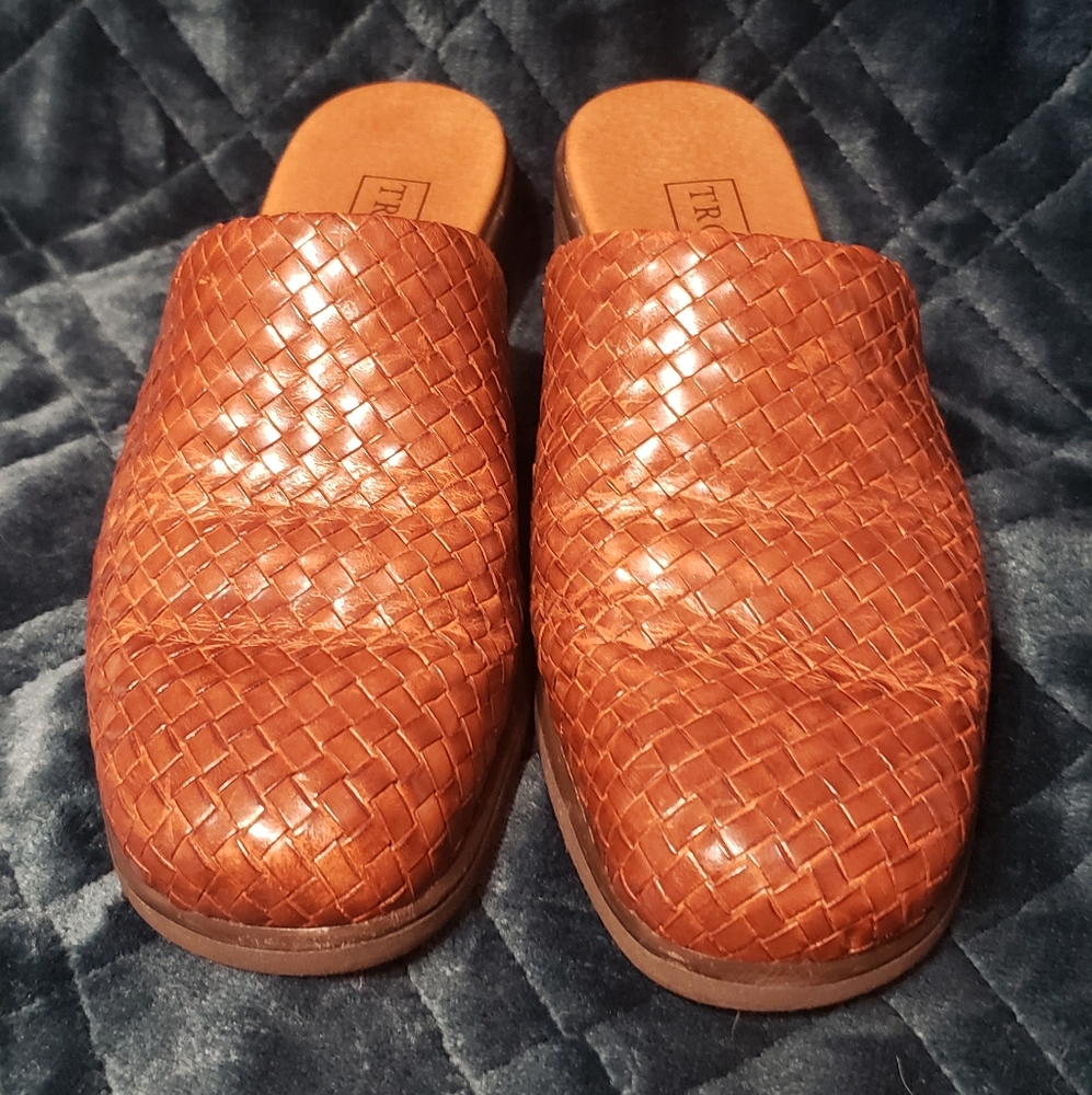 EUC Vintage Trotters Brown Leather Mules